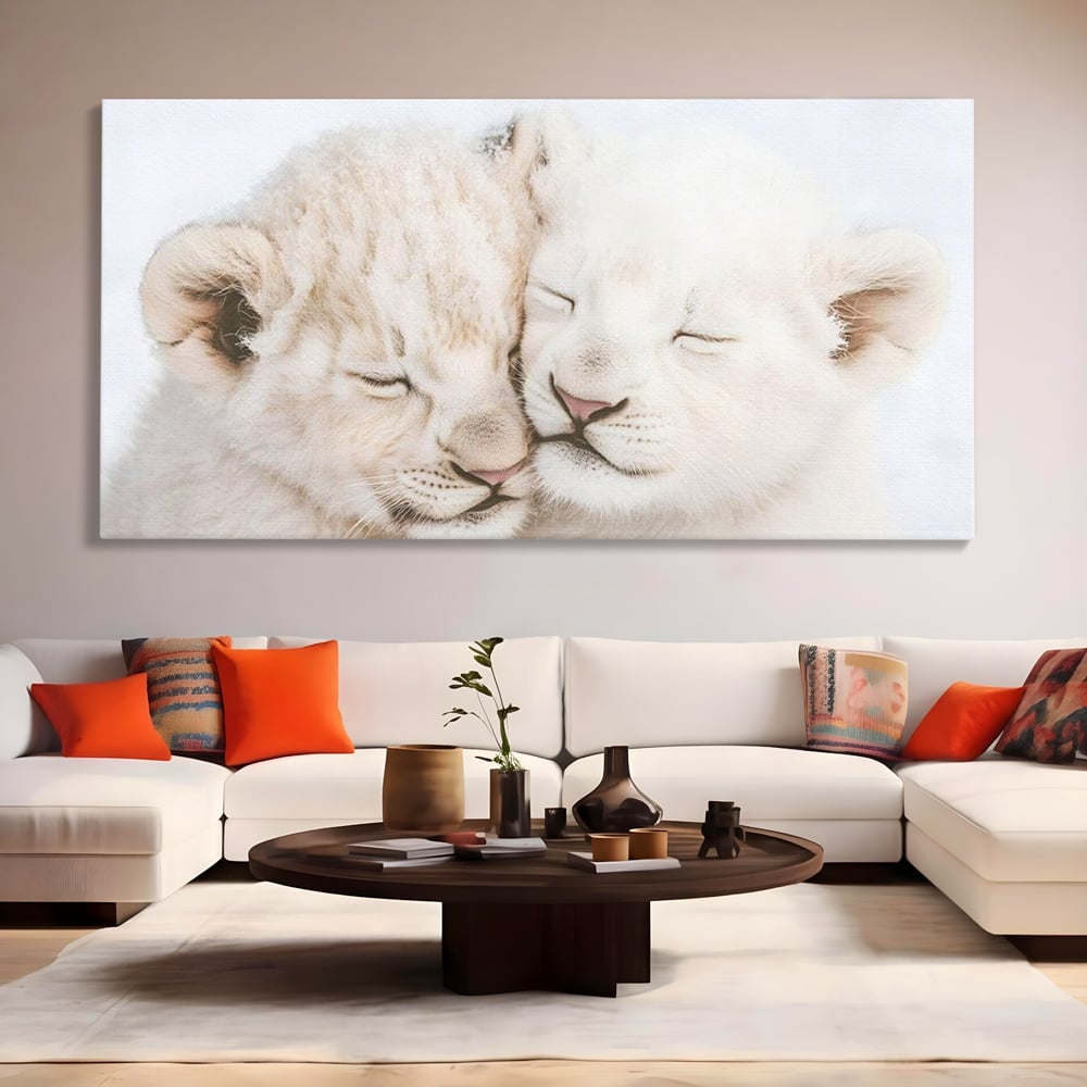 Tablou canvas cu doi pui de leu dormind imbratisati, fara rama, pe sasiu de lemn, pe perete intr-un living